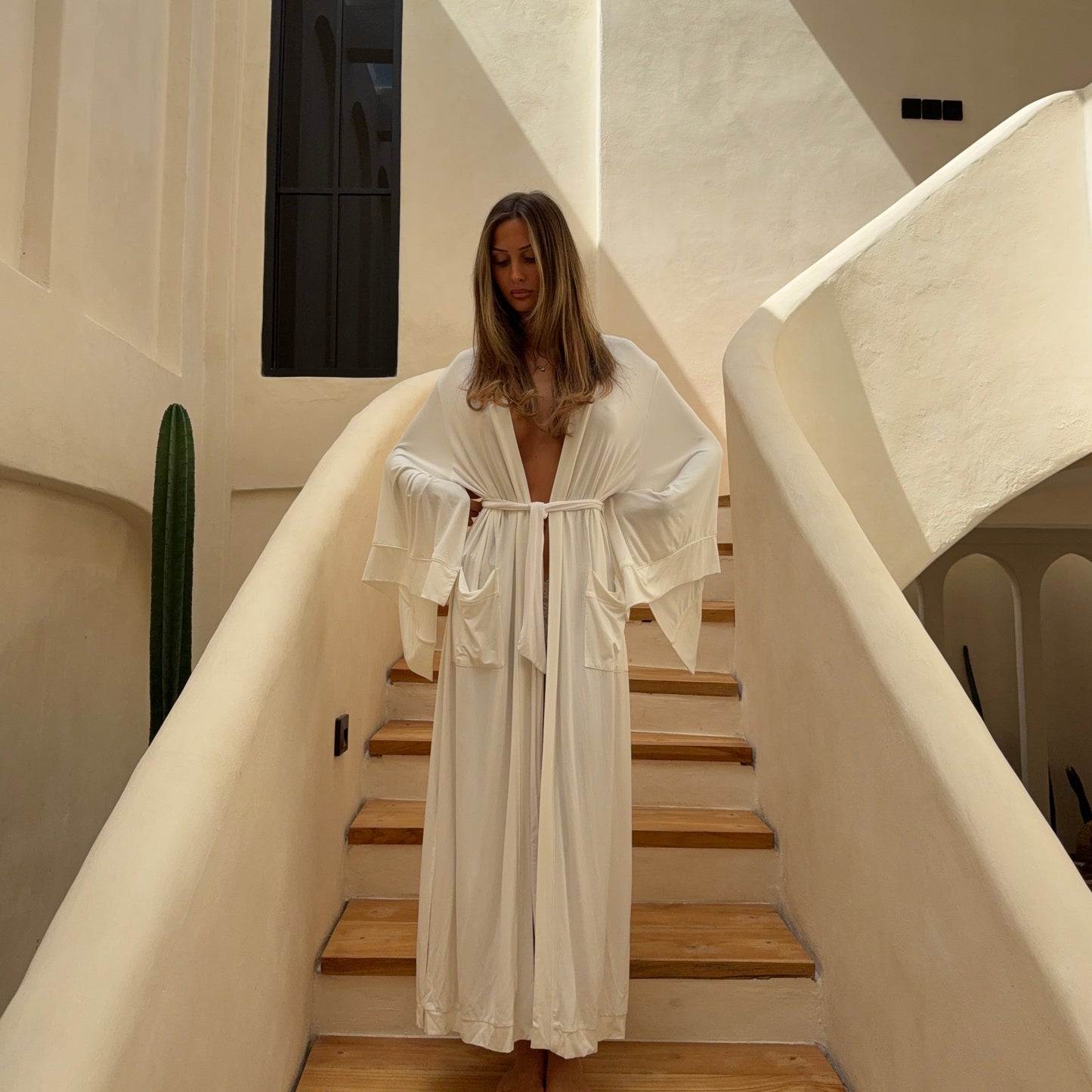 ALOBHA ROBE WHITE